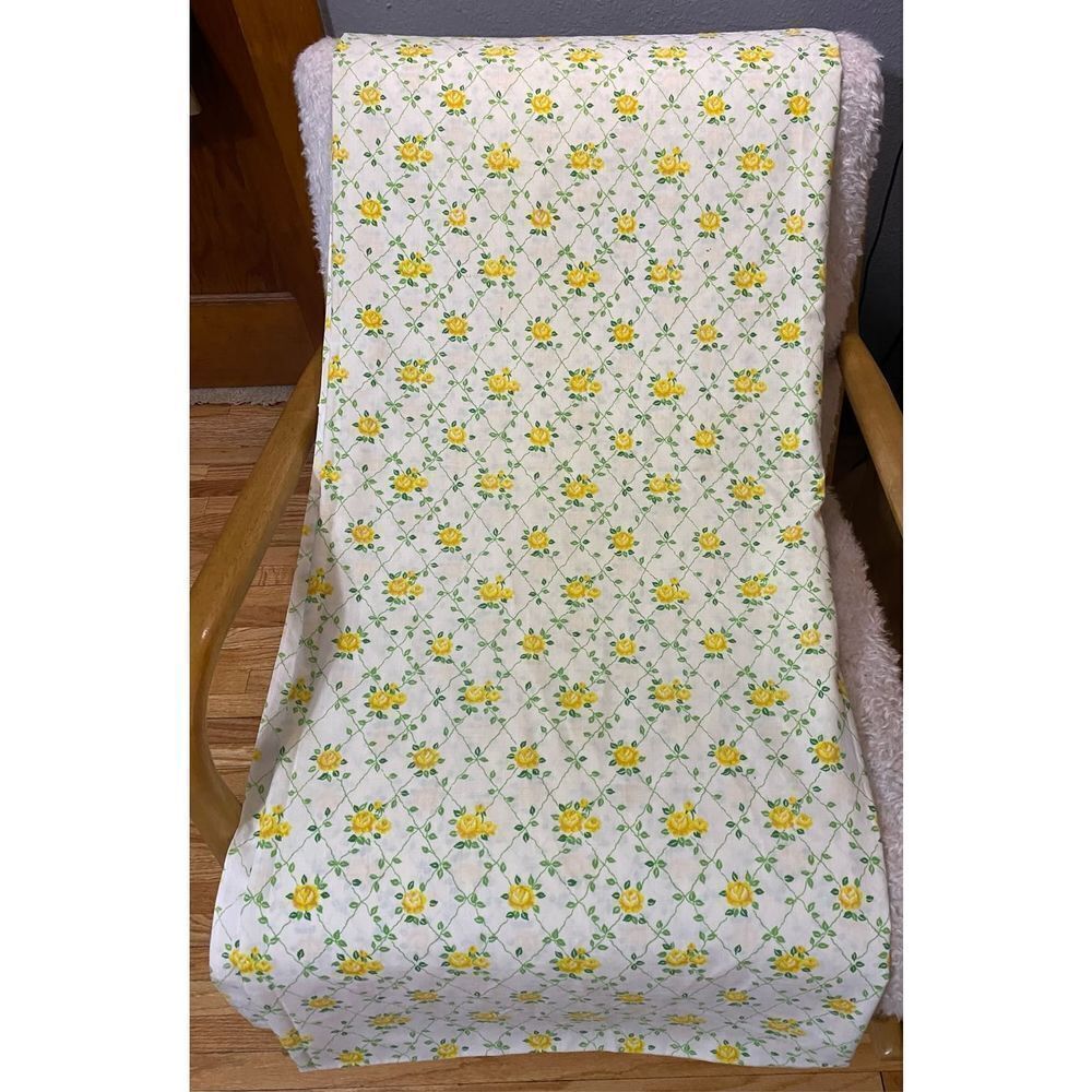 𝅺VINTAGE St. Mary’s yellow floral full flat sheet